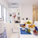 Blue Splendor Apartment *